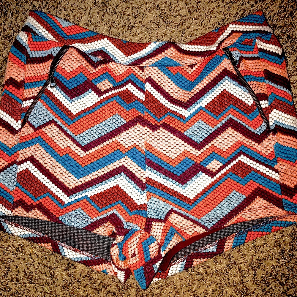 Vintage Free People textured orange and blue zigzag shorts. Size 12